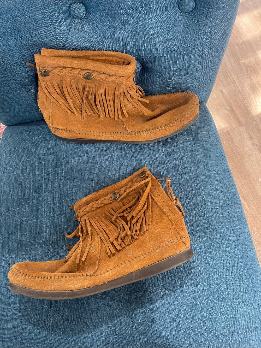 Minnetonka Brown Suede Fringe Moccasin Boots